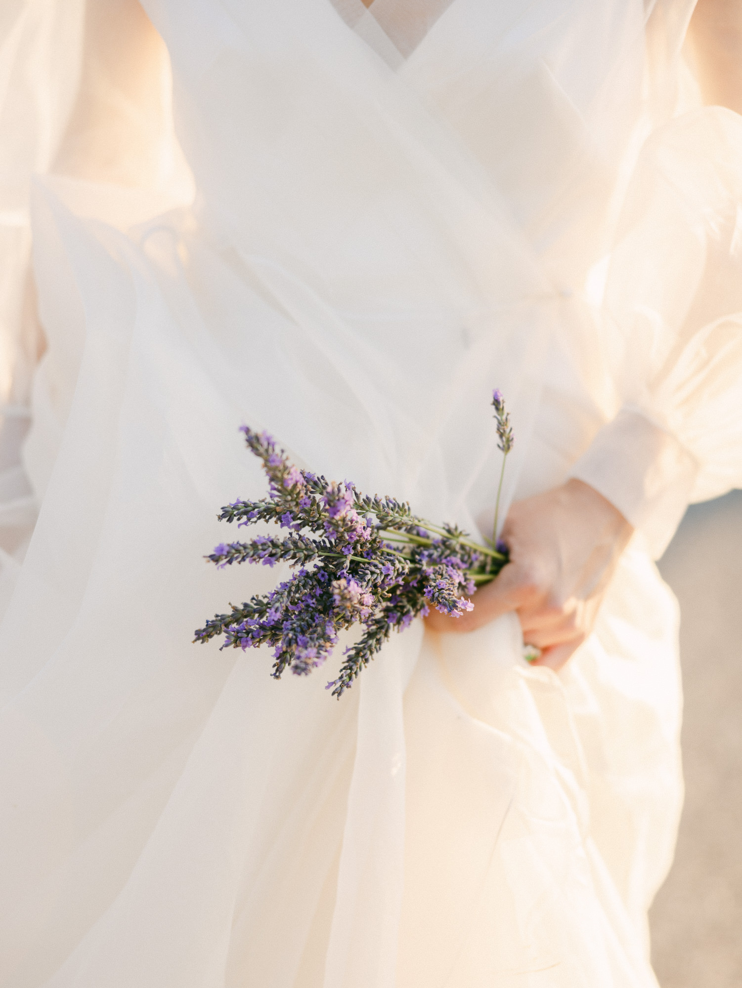 bride holding lavender at Bastide Saint Mathieu
