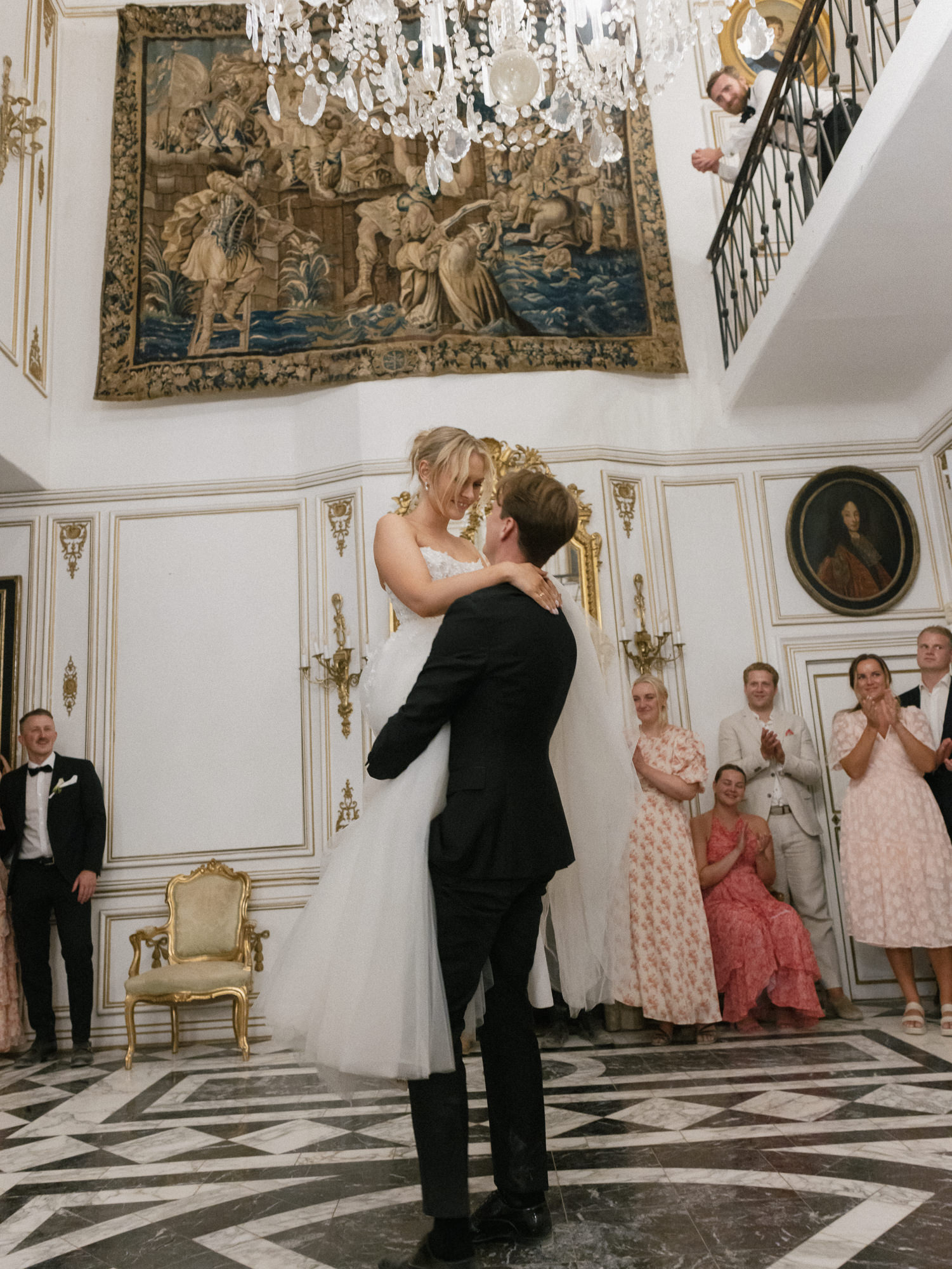 Wedding couple at Château Robernier surrounded by vineyards in Provence